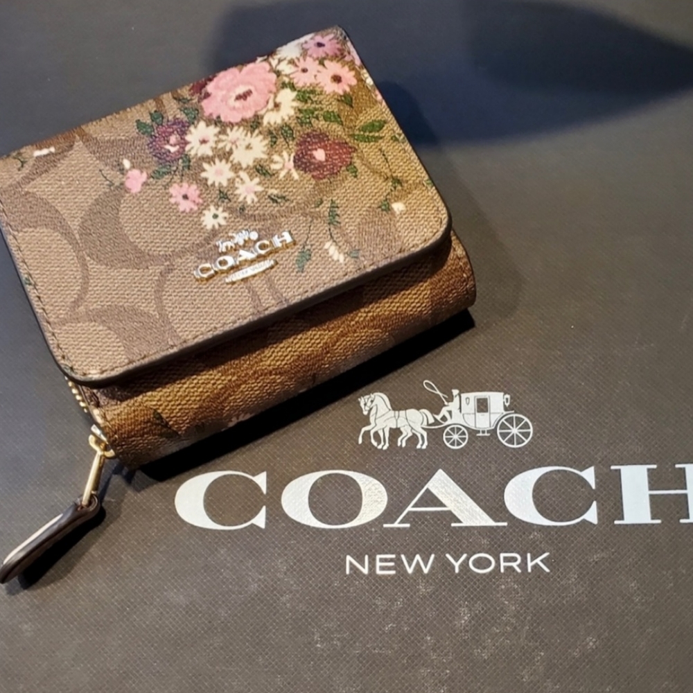 Coach tri fold wallet